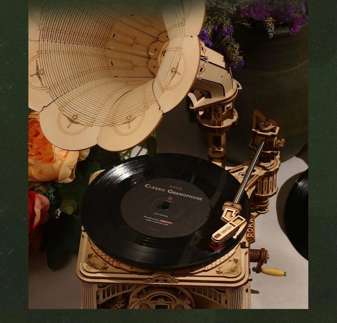 Robotime Hand Crank Classic Gramophone with Music 1:1 424pcs Wooden Model Building Kits Gift for Children Adult LKB01 Home Decor