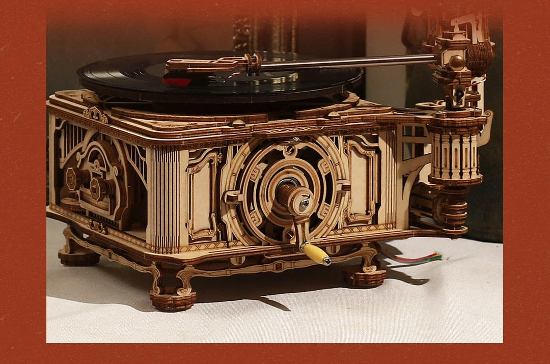 Robotime Hand Crank Classic Gramophone with Music 1:1 424pcs Wooden Model Building Kits Gift for Children Adult LKB01 Home Decor